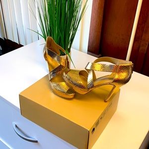 NWT Michael Kors gold platform sandal